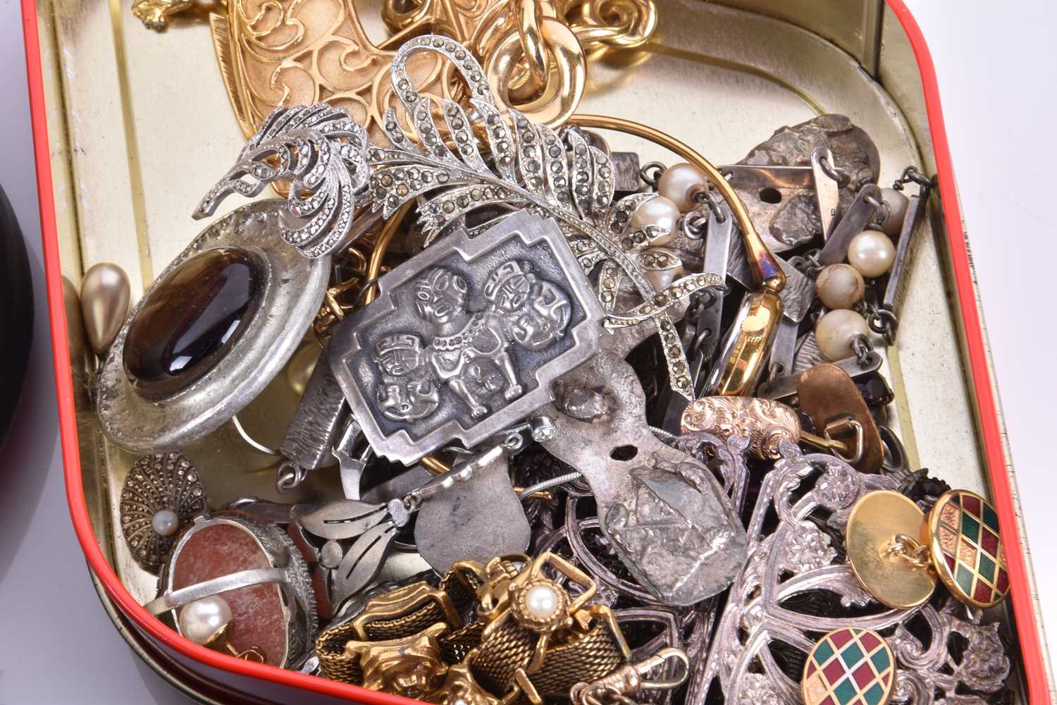 A group of silver and costume jewelleryincluding various silver brooches, necklaces, rings, a - Image 3 of 5
