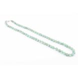 An emerald necklace with silver claspcomposed of faceted emerald beads, 44 cm long.