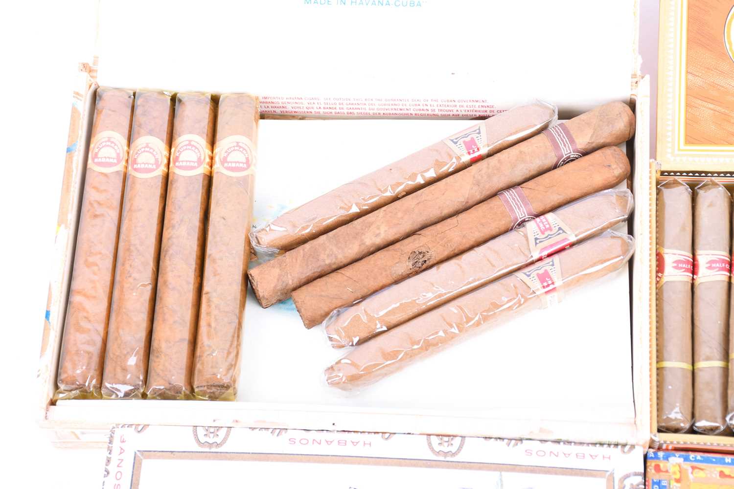 A collection of assorted cigars, including an unopened box of Quintero y Hno Cienfuegos cigars, - Image 5 of 20