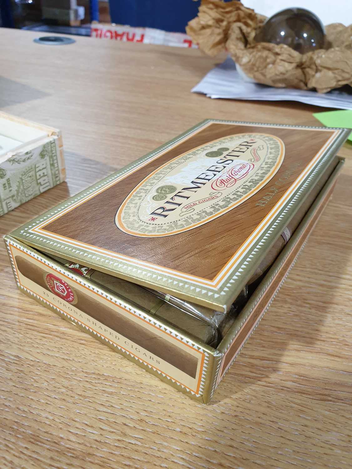 A collection of assorted cigars, including an unopened box of Quintero y Hno Cienfuegos cigars, - Image 20 of 20