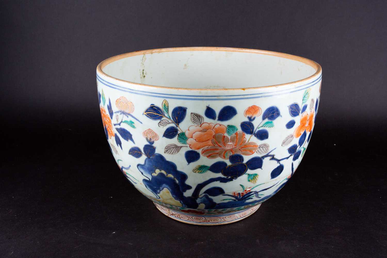 A Japanese imari bowl and cover, circa 1680, the domed cover with pointed knop, decorated throughout - Image 3 of 6