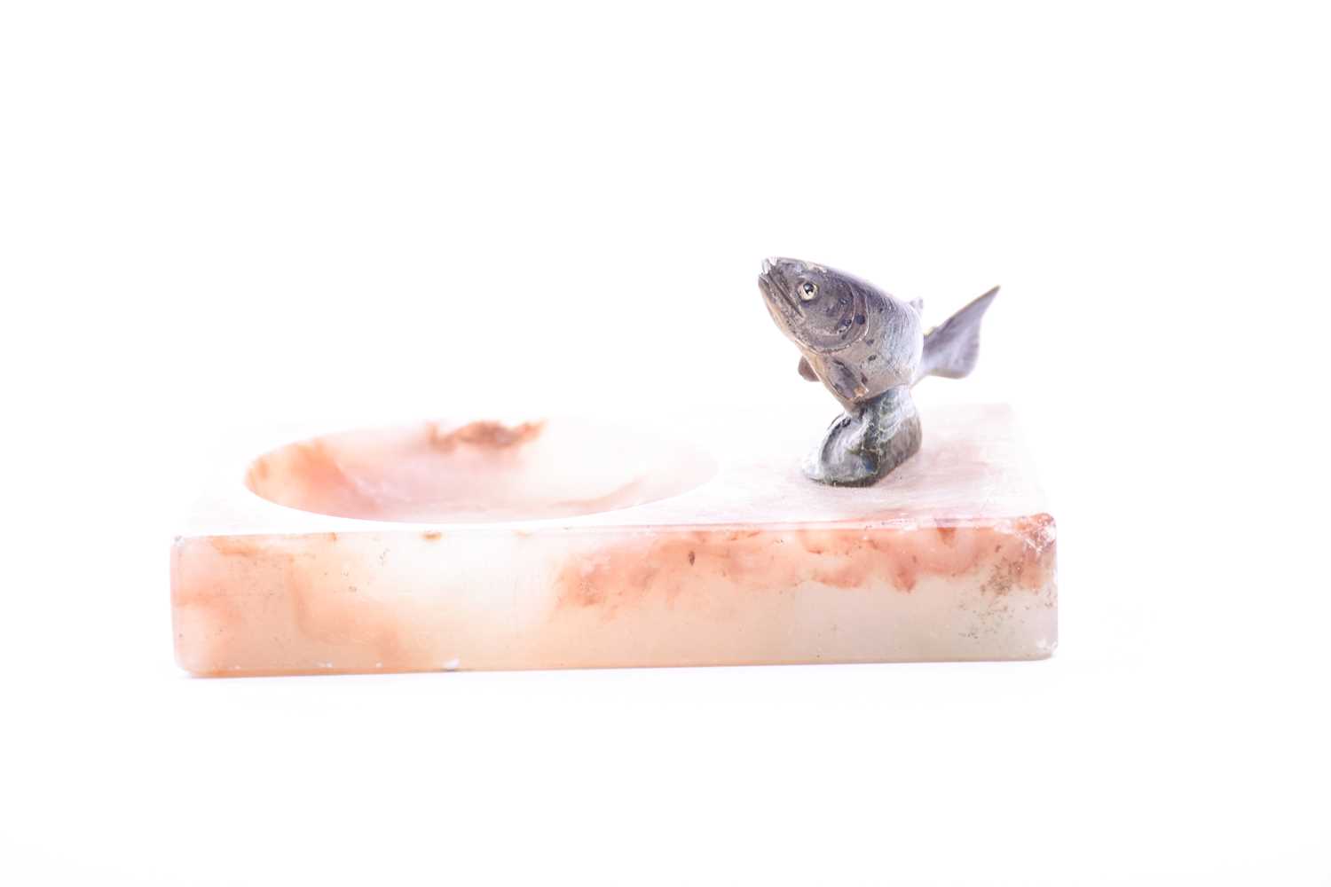 A marble trinket dish surmounted with a small cold painted bronze leaping Salmon, early 20th - Image 2 of 3