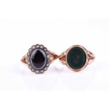 A 9ct rose gold, banded agate, and split seed pearl ring, centred with a dark brown and white banded