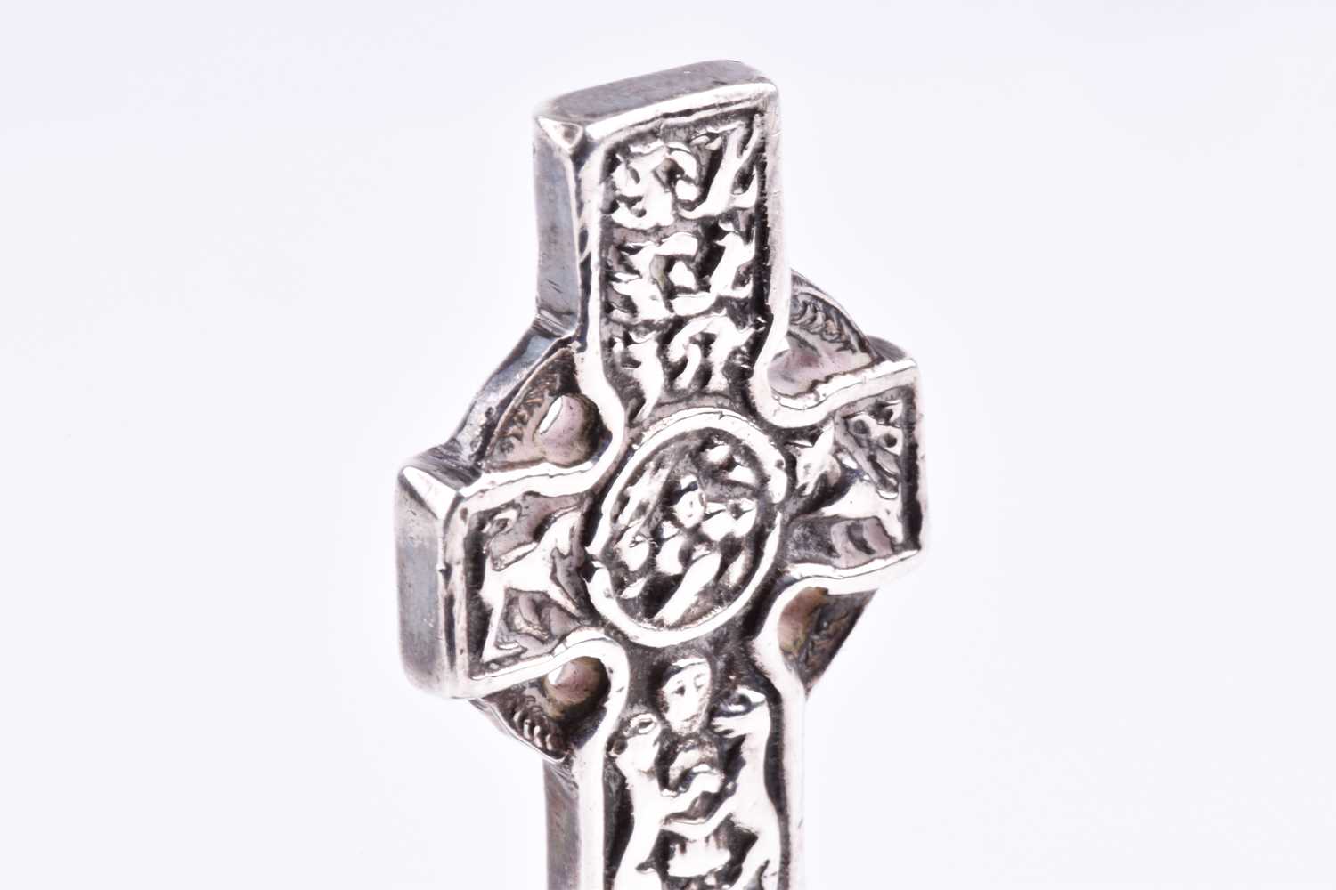 A silver St Matins cross, by Alexander Ritchie Iona, marked A.R. Iona and ICA, 1933, raised on a - Image 4 of 4