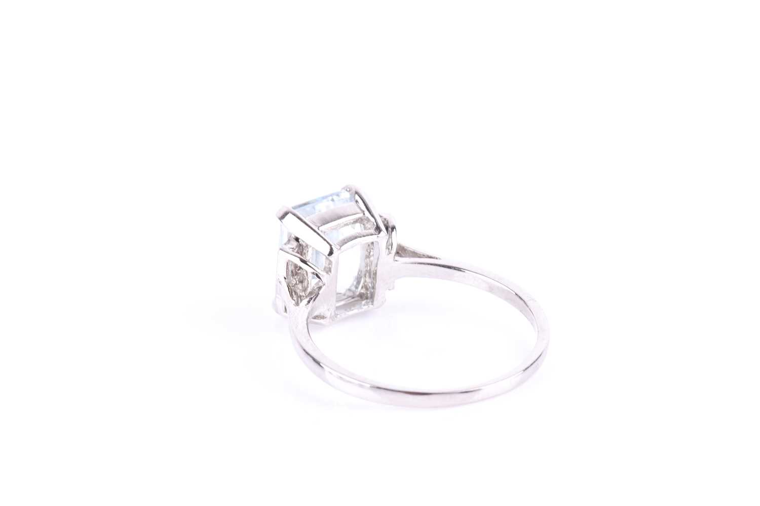 A platinum, diamond, and aquamarine ring, set with an emerald-cut aquamarine of approximately 2.0 - Image 3 of 3