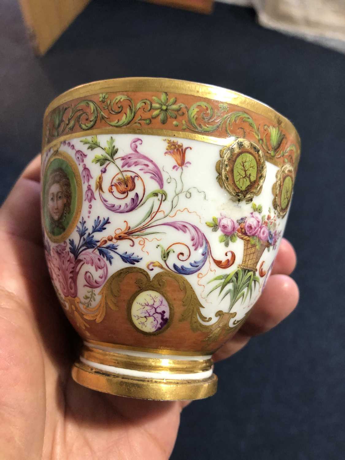 A late 18th century Serves two handled cup, with a raised central band decorated with roses and - Image 8 of 14