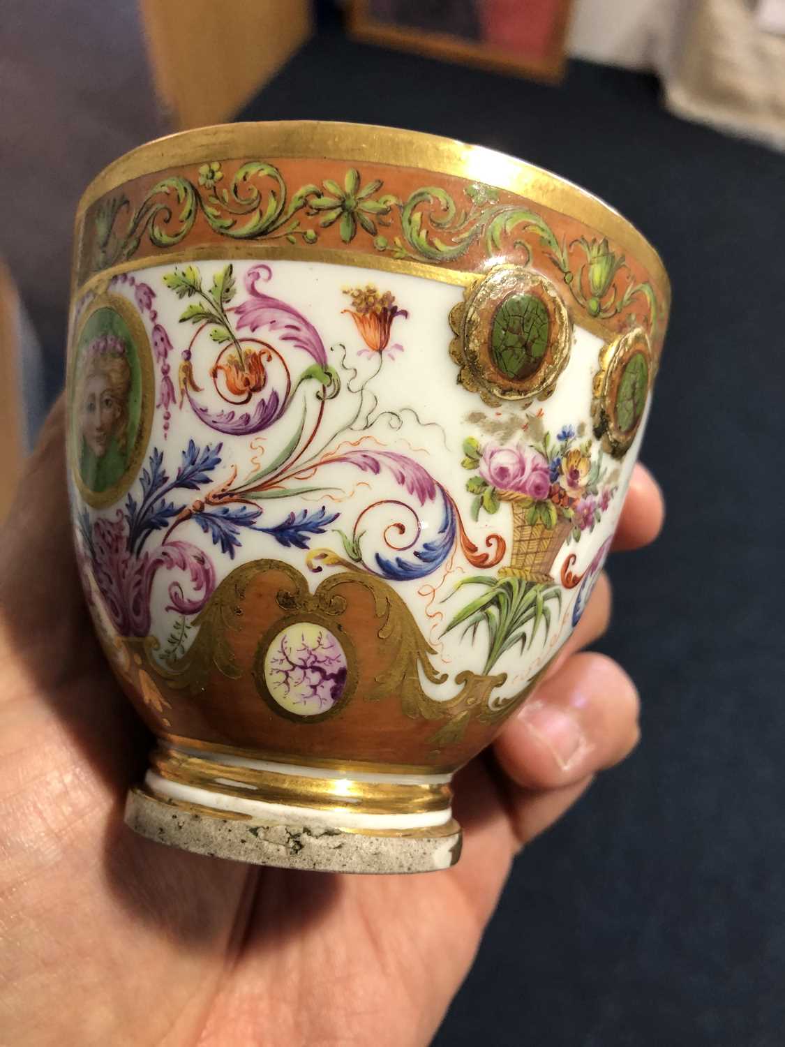 A late 18th century Serves two handled cup, with a raised central band decorated with roses and - Image 6 of 14