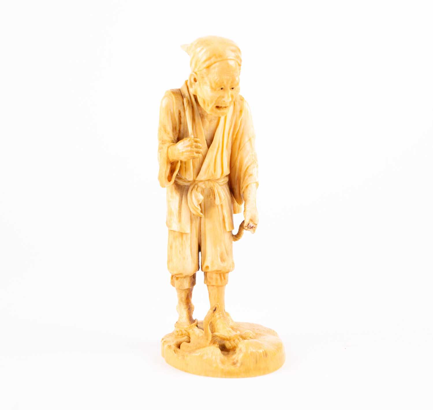 A Japanese ivory okimono, Meiji period, 日本， 象牙饰物一件，明治时期 carved as a peasant crying out after being