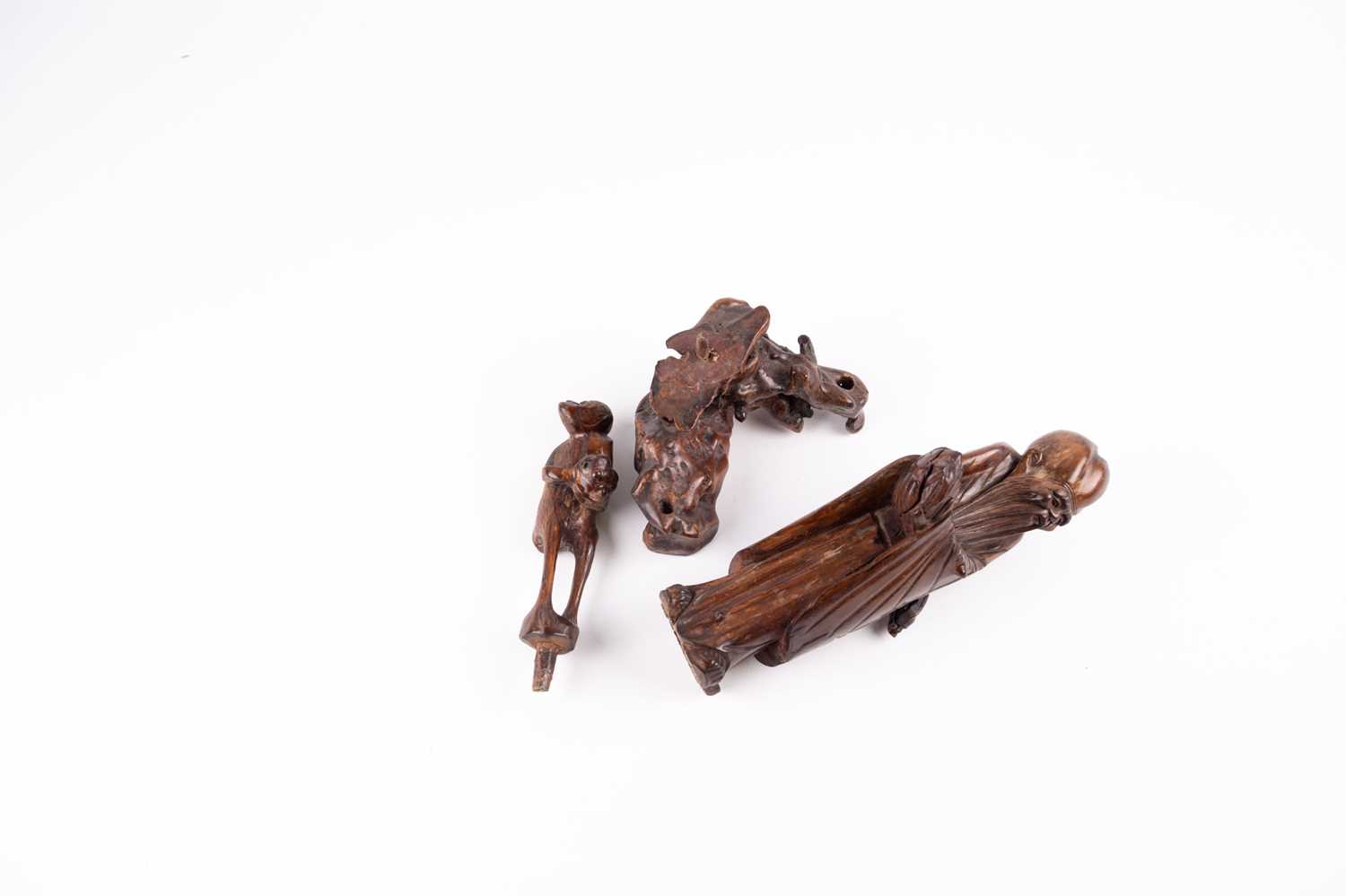 A Chinese carved wood figure of Shoulao and a Monkey, Qing, 中国, 寿老与猴木雕像一件，清代，18世纪 18th century, - Image 2 of 4