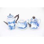 A Chinese blue & white wine pot and two teapots, Kangxi, 中国，青花酒壶一件，康熙，18世纪初，及其他 early 18th