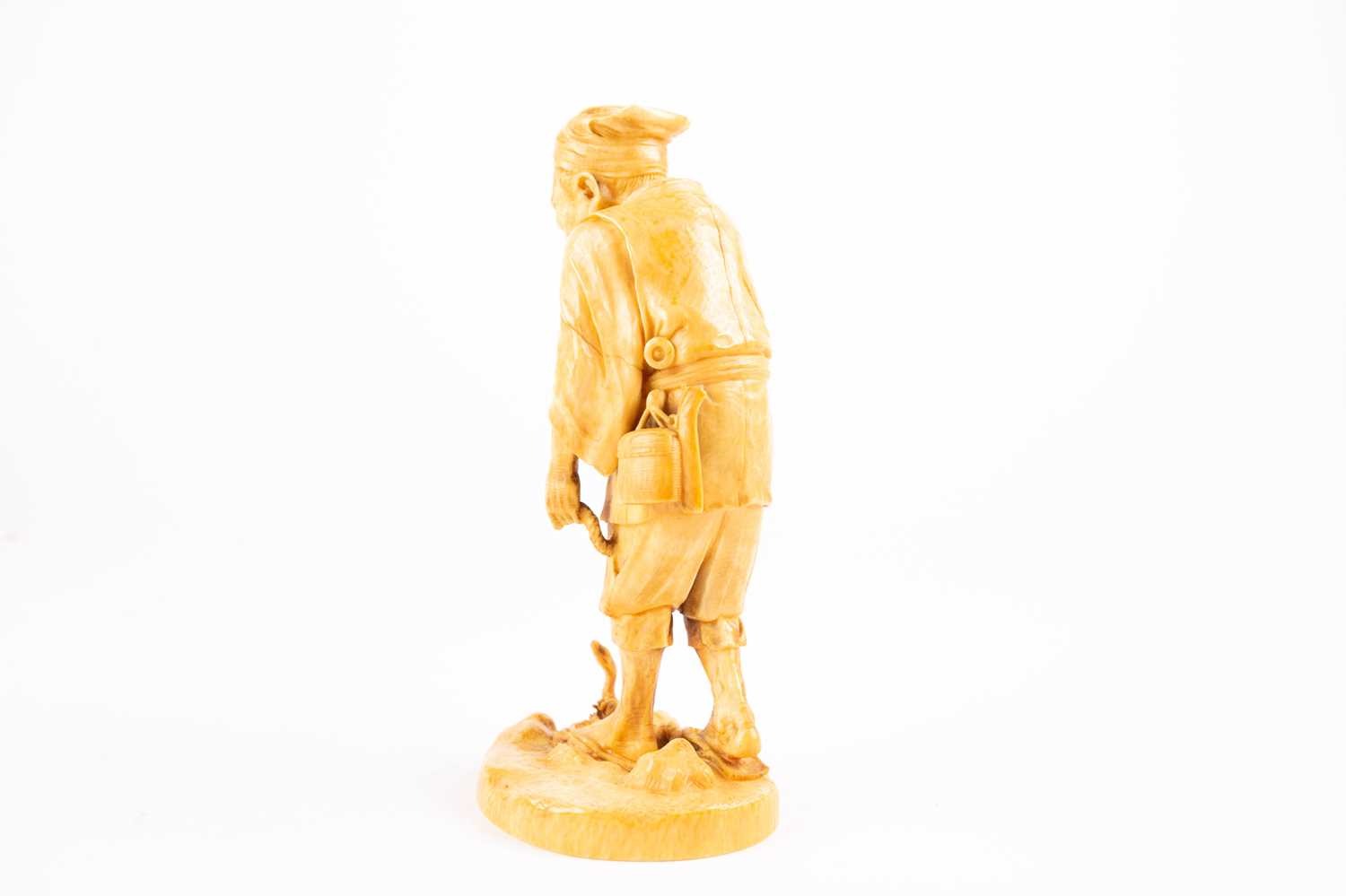 A Japanese ivory okimono, Meiji period, 日本， 象牙饰物一件，明治时期 carved as a peasant crying out after being - Image 2 of 3