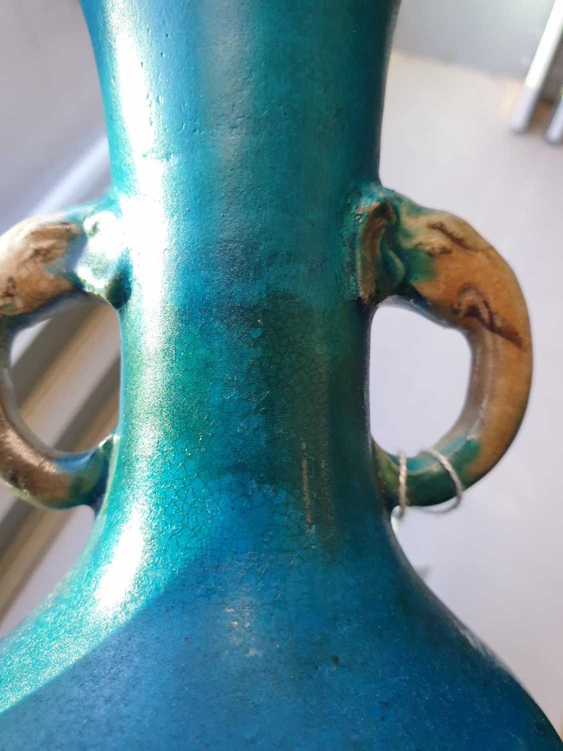 A Chinese porcelain turquoise glaze vase, 中国，青蓝釉双耳瓷瓶一件，可以明代 possibly Ming dynasty, with buff - Image 6 of 15