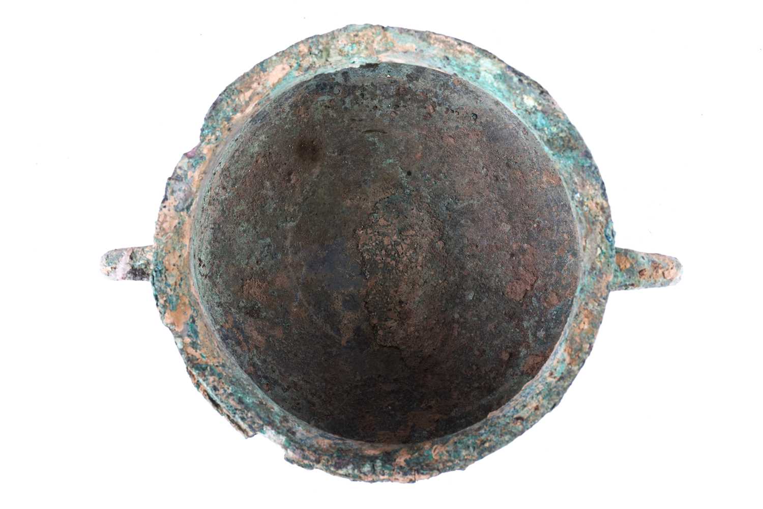 A Chinese Bronze Gui, late Western Zhou (1050BC- 770BC), 中国， 青铜簋一件，西周晚期（1050BC- 770BC） with - Image 3 of 4