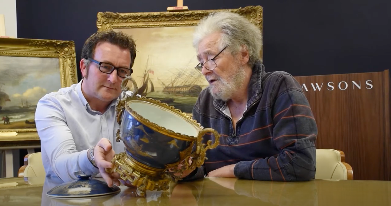 Lot Highlight | David Battie Discusses a Chinese Powder Blue vase with Dawsons Asian Art