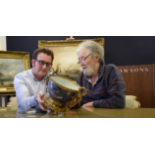 Lot Highlight | David Battie Discusses a Chinese Powder Blue vase with Dawsons Asian Art
