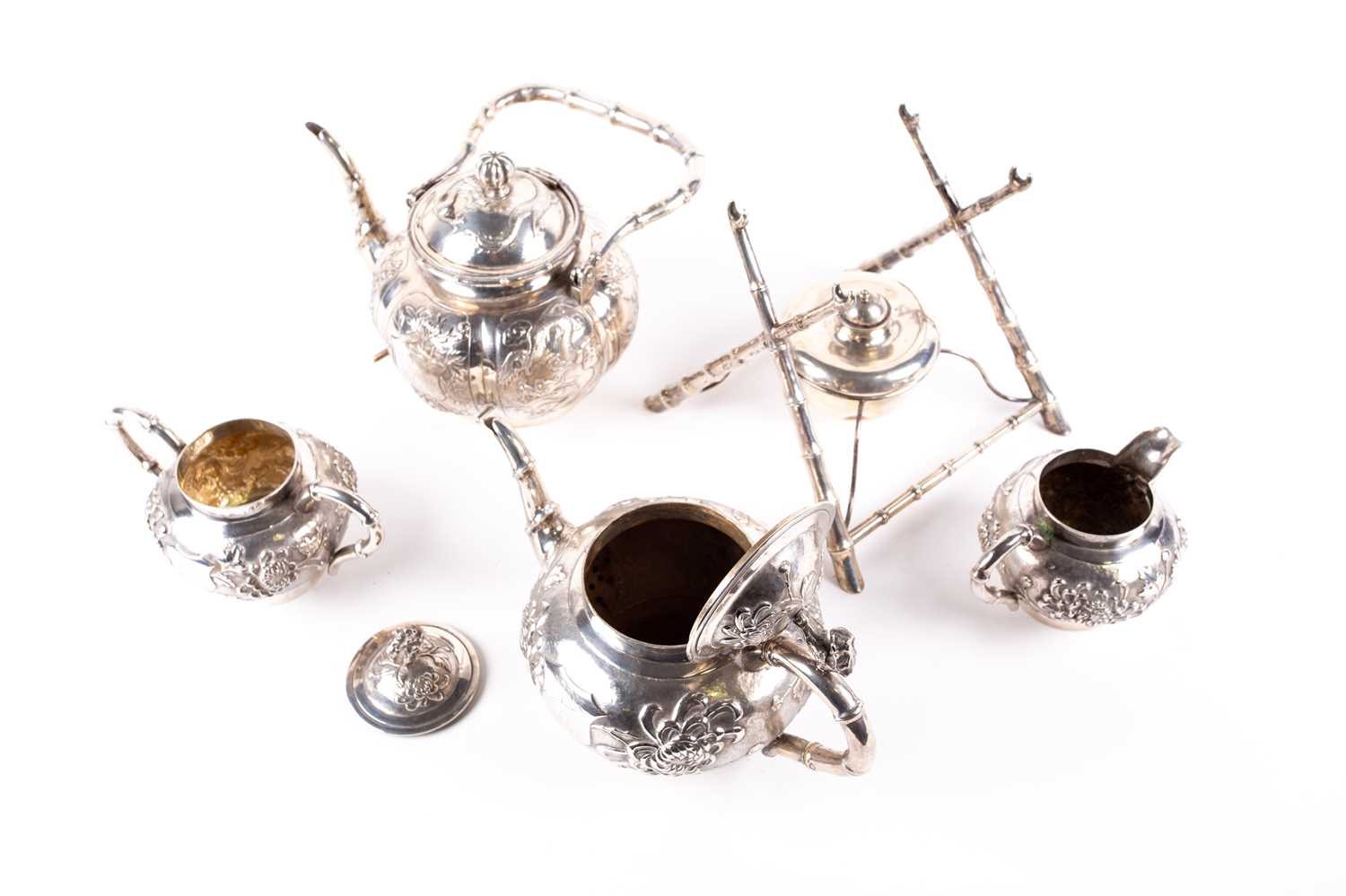 A Chinese four piece silver tea set by Yok Sang, 19th century, 中国， 四件‘翰生’银茶具一套，19世纪，“Yok Sang”和'翰生“ - Image 7 of 25