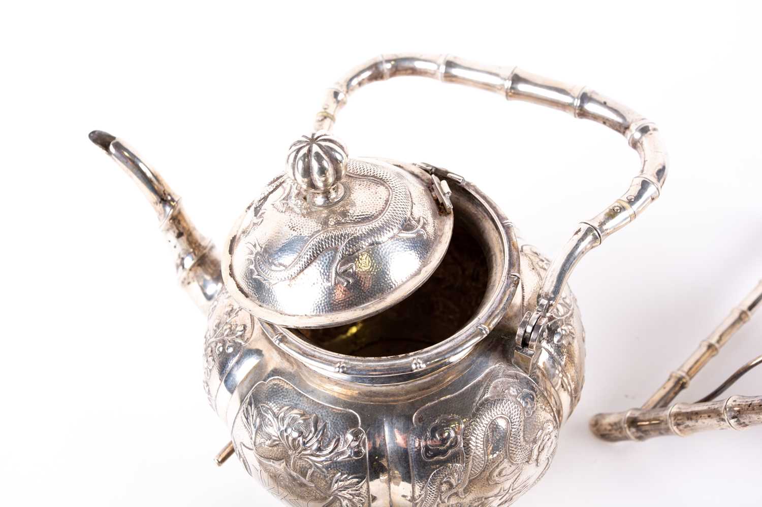 A Chinese four piece silver tea set by Yok Sang, 19th century, 中国， 四件‘翰生’银茶具一套，19世纪，“Yok Sang”和'翰生“ - Image 4 of 25