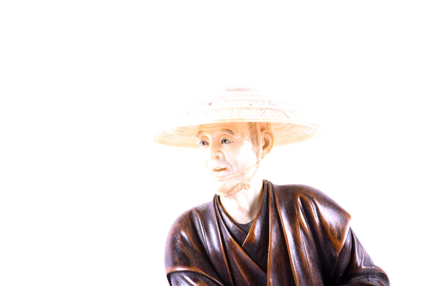 A Japanese carved wood and ivory figure of a fisherman, Meiji period, 日本，象牙木雕渔夫像一个，明治时期 the well - Image 3 of 14