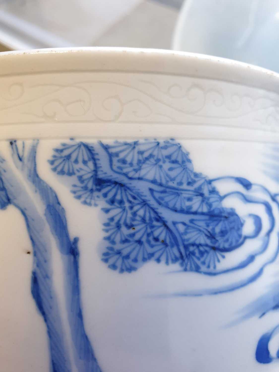 A Chinese blue & white censer, late Qing, 中国， 青花双色香炉一件，晚清 of slightly compressed form, with anhua - Image 5 of 12