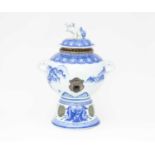 A Japanese Hirado blue & white cistern, 19th century, 日本，平户青花罐，十九世纪 the domed cover with dog of Fo