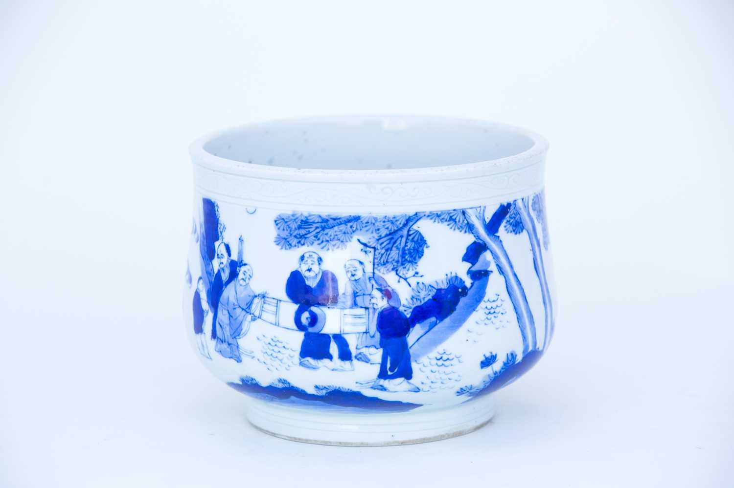 A Chinese blue & white censer, late Qing, 中国， 青花双色香炉一件，晚清 of slightly compressed form, with anhua