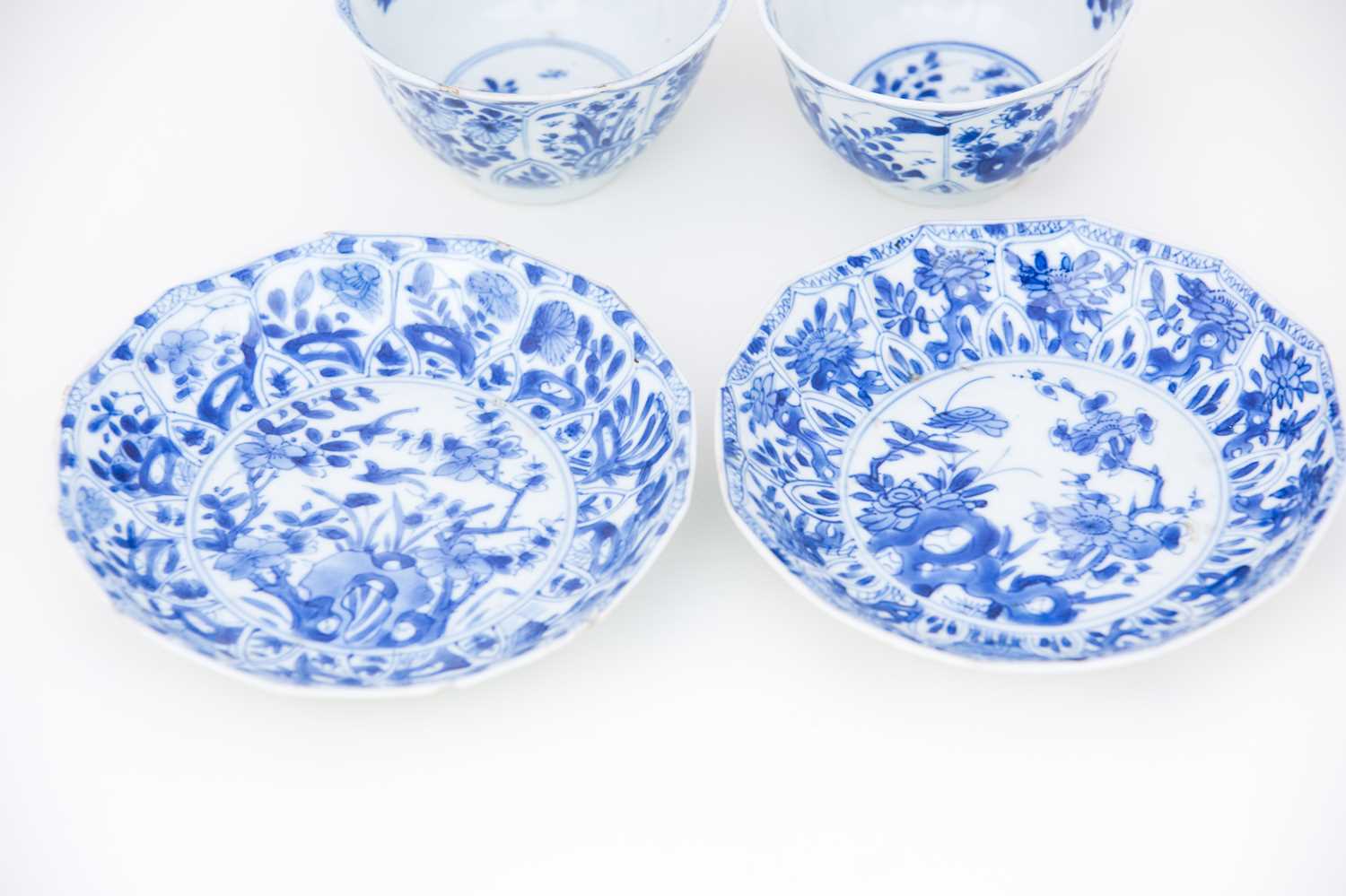 A near pair of Chinese blue & white petal moulded tea bowls and matched saucers, Kangxi (1662 - - Image 4 of 4