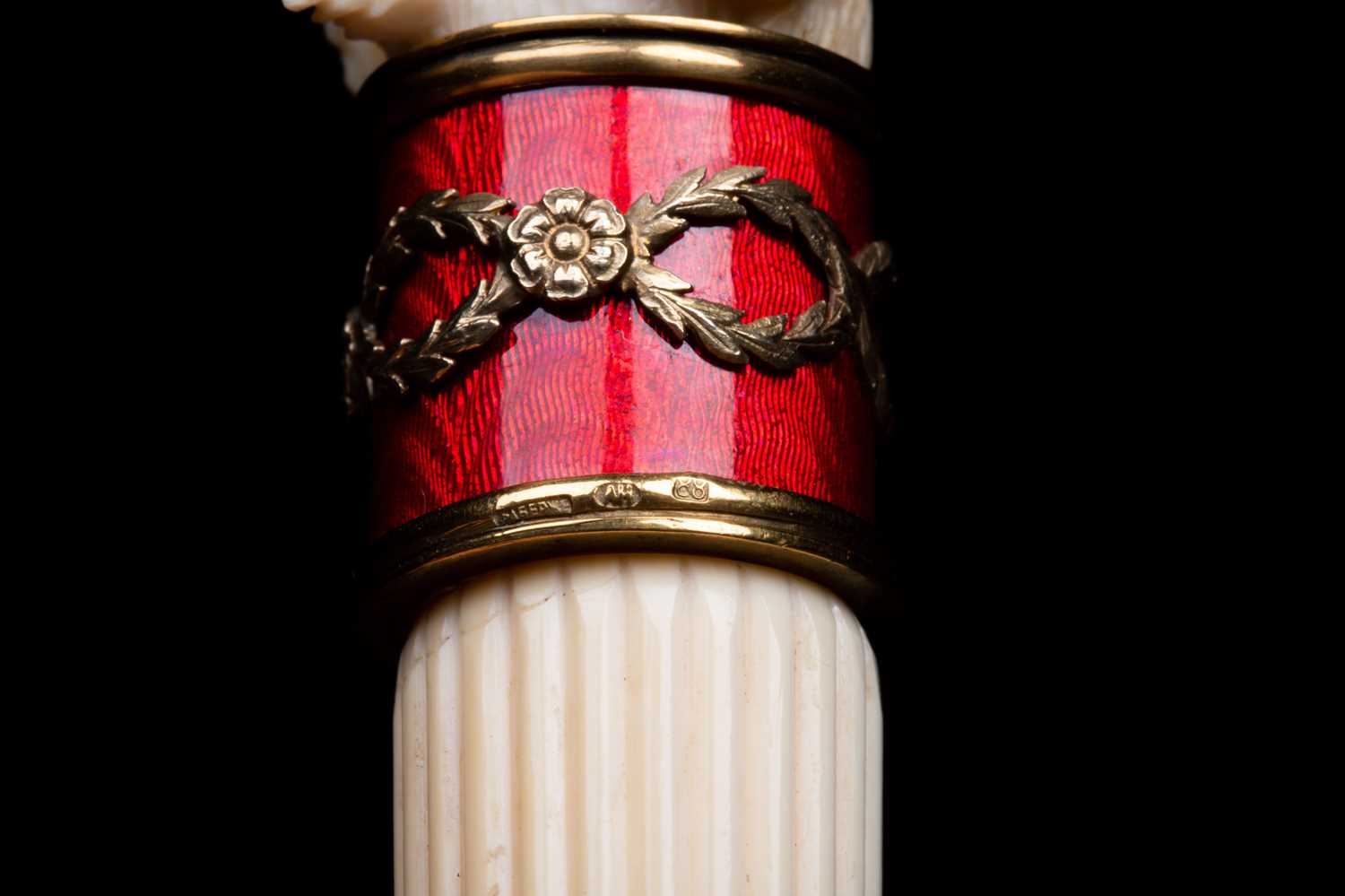 A Russian carved ivory parasol handle, well carved as a dog's head with ruby inset eyes set in - Image 5 of 5