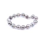 A South Sea saltwater black pearl bracelet, with white metal magnetic clasp, 21 cm long.