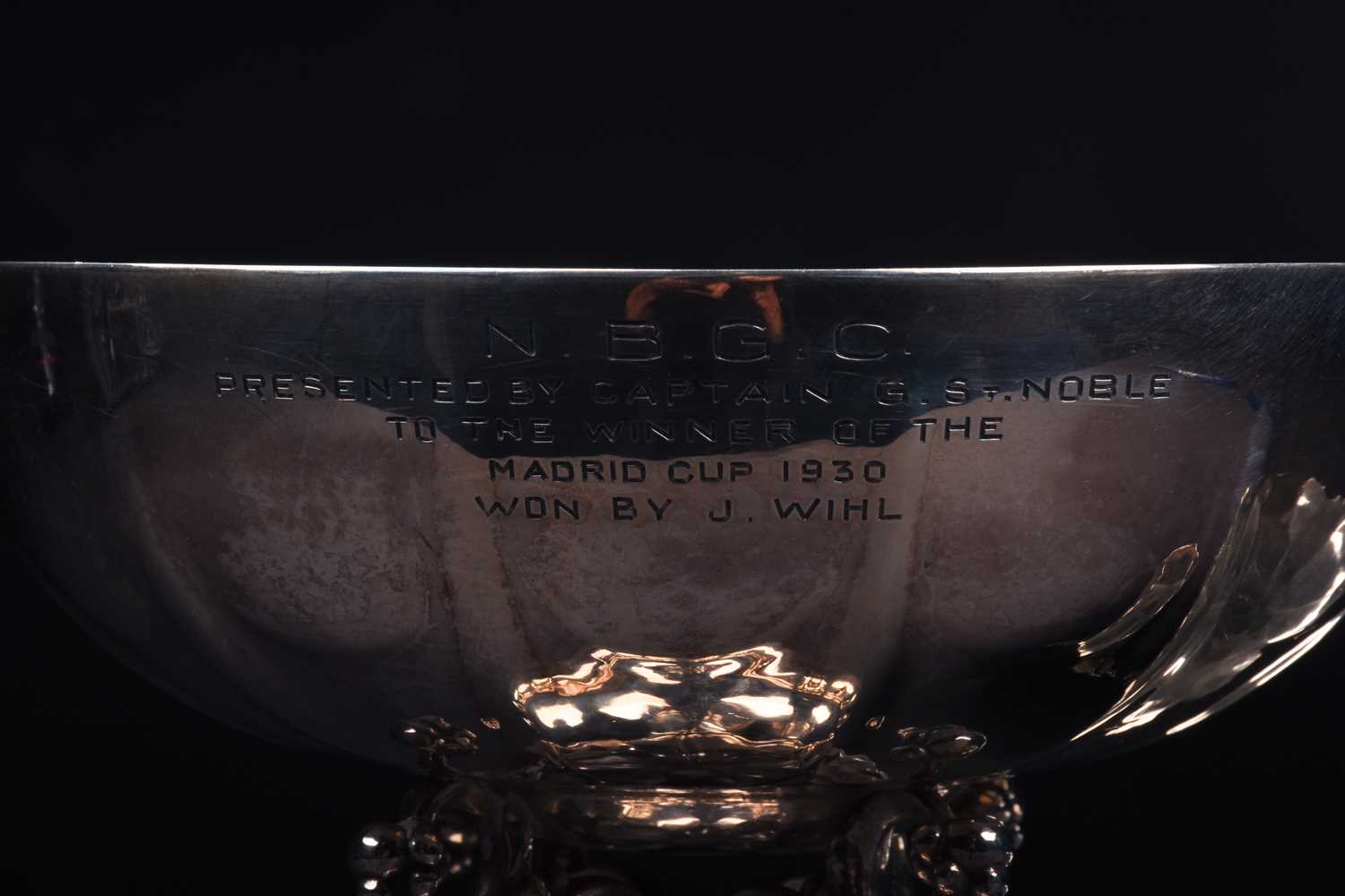 A Continental silver pedestal bowl, marked '925', 15.5 cm high, together with an English silver - Image 4 of 5