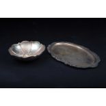 Two pieces of Continental silver, comprising a scalloped-edge bowl (17 cm diameter) and an oval