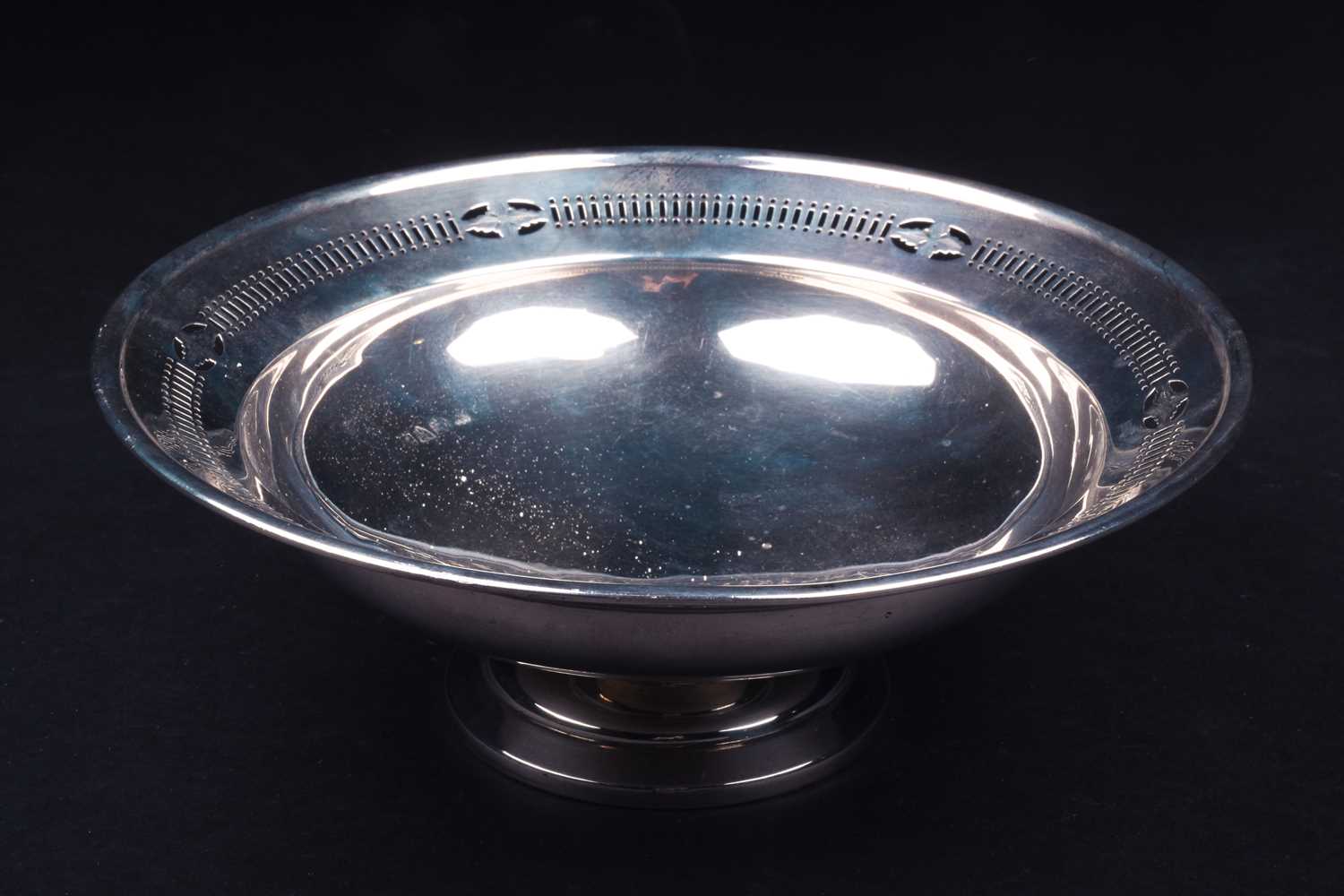 A George V silver fruit bowl, Chester 1924 by Barker Brothers, with pierced rim on a stepped - Image 2 of 3