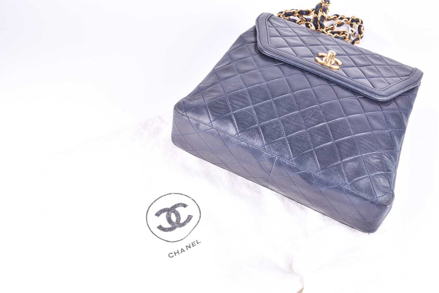 Chanel. A classic quilted leather handbag, of tapered square design, with gold tone CC logo clasp, - Image 10 of 13