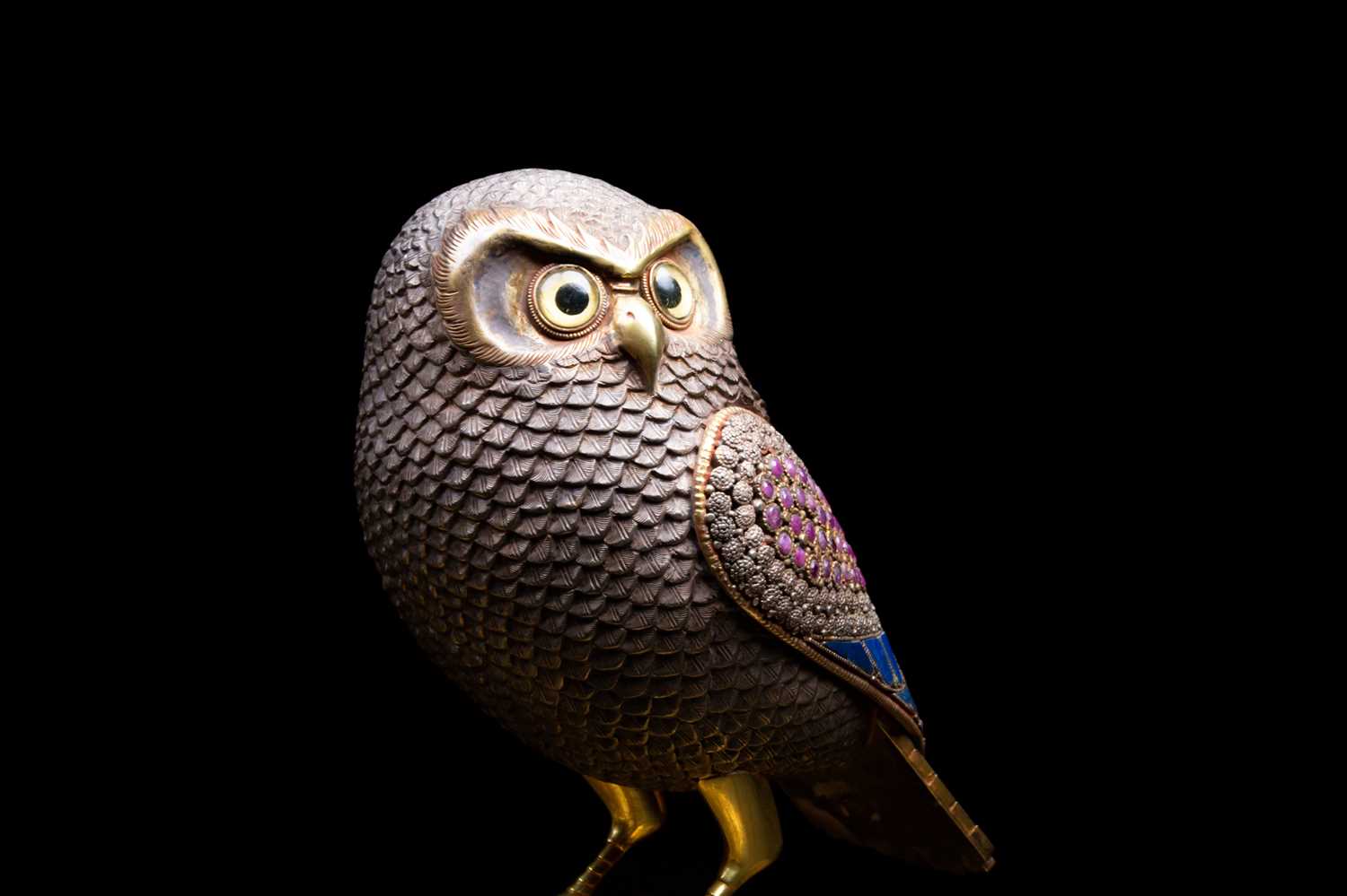 A large pair of silver and silver gilt owls, 20th century, with gilt beak and brows, one with - Image 2 of 7