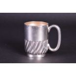 An Edwardian silver tankard, London 1906 by Hutton & Lewis, with fluted swirl decoration and C