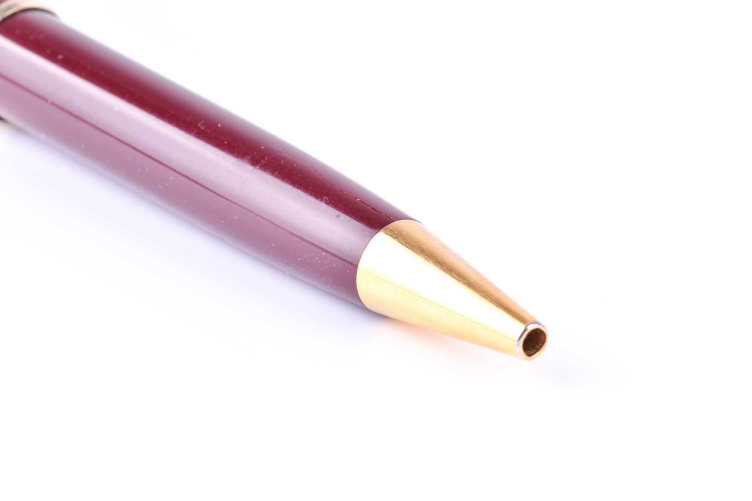 A Montblanc Meisterstuck ballpoint pen, with maroon coloured resin body and cap, and gilt metal - Image 6 of 7