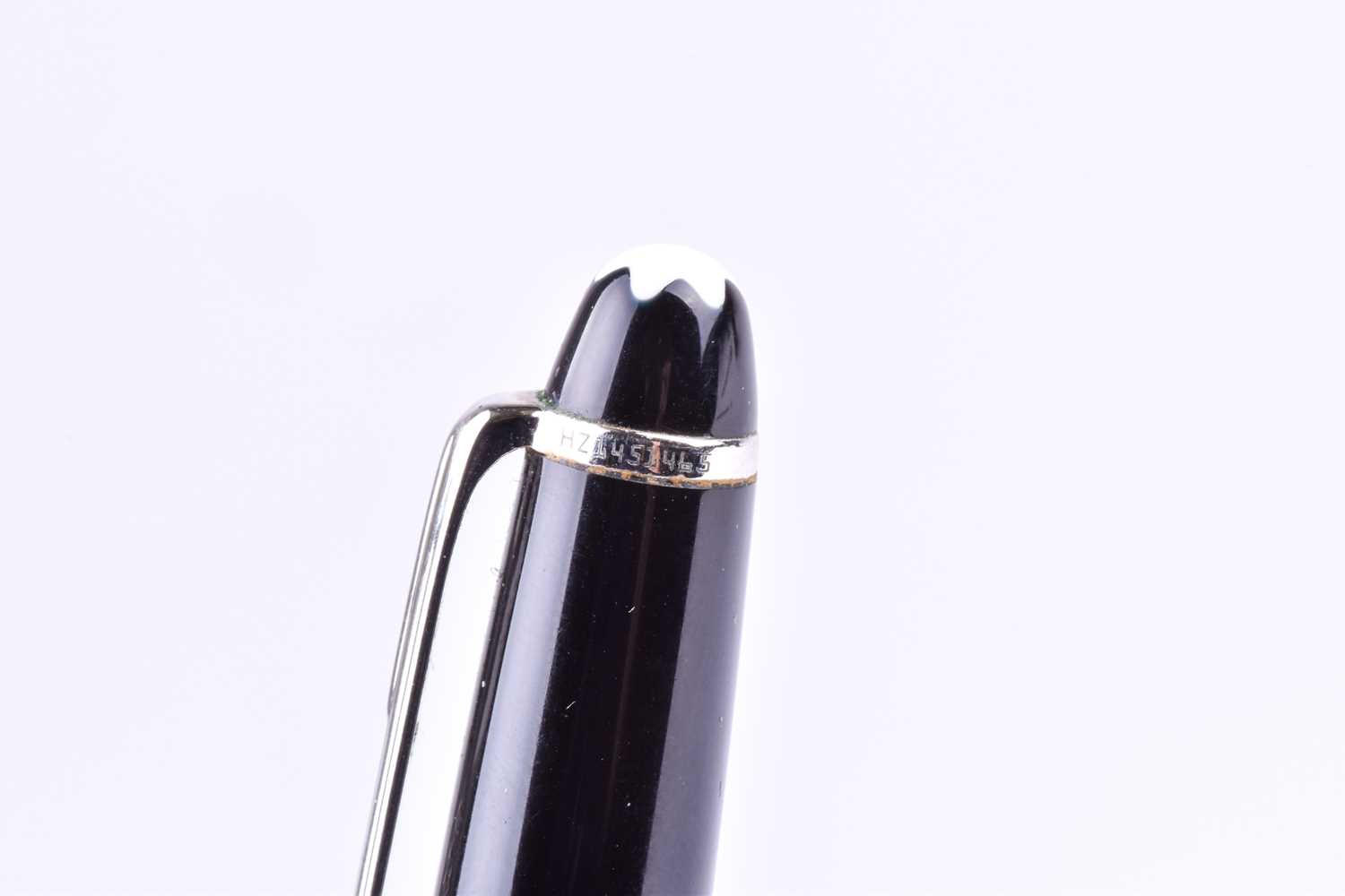 A Montblanc Meisterstuck Pix propelling pencil, with black resin body and cap, and silver plated - Image 7 of 8