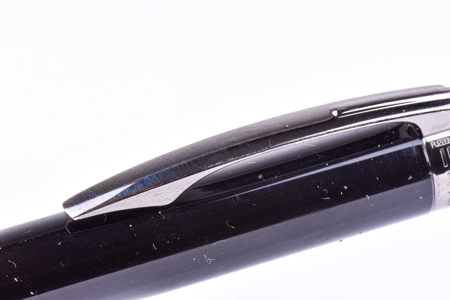 A Montblanc ballpoint pen, with black resin body and black polished metal mounts, with clear rein - Image 5 of 7