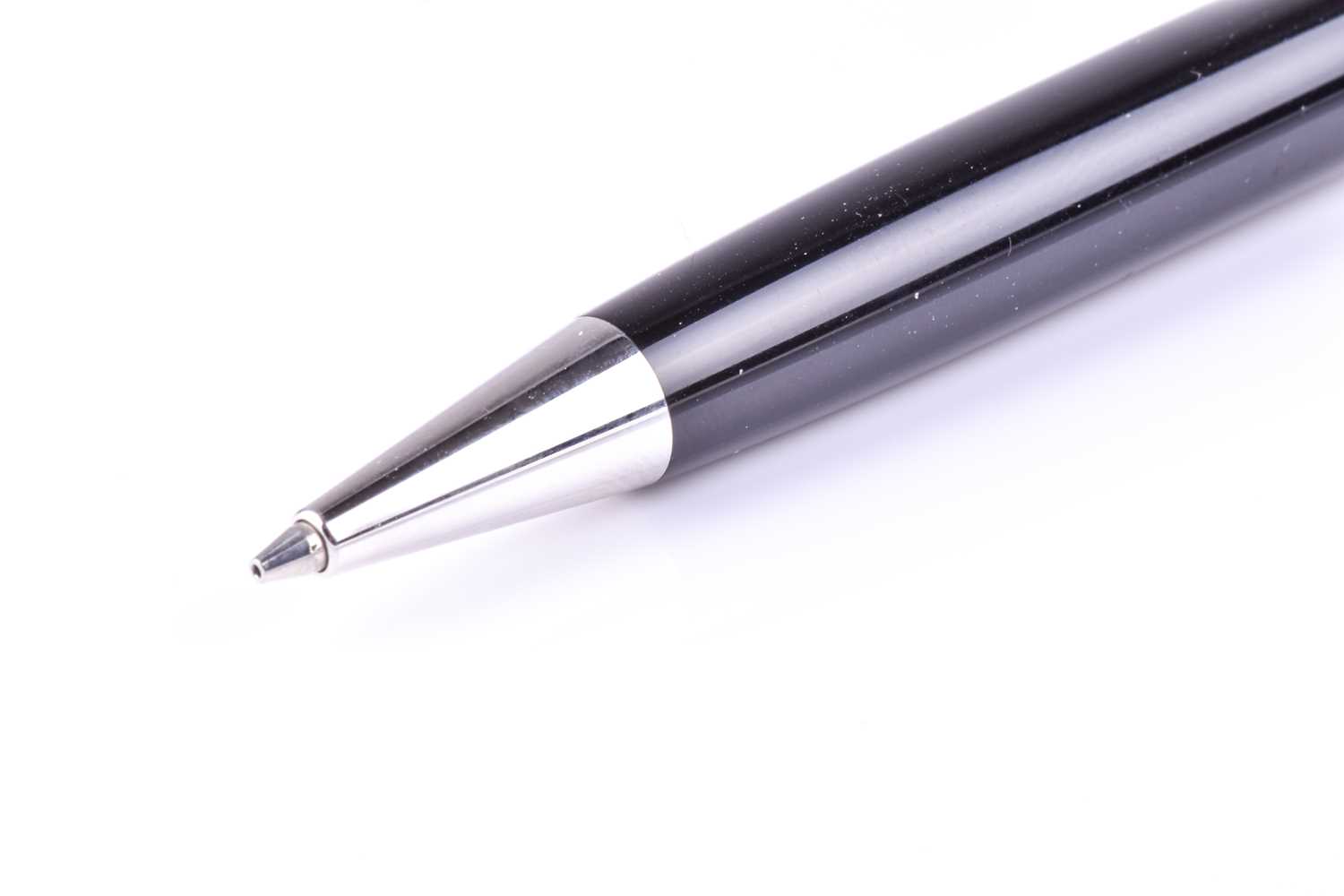 A Montblanc Meisterstuck Pix propelling pencil, with black resin body and cap, and silver plated - Image 4 of 8