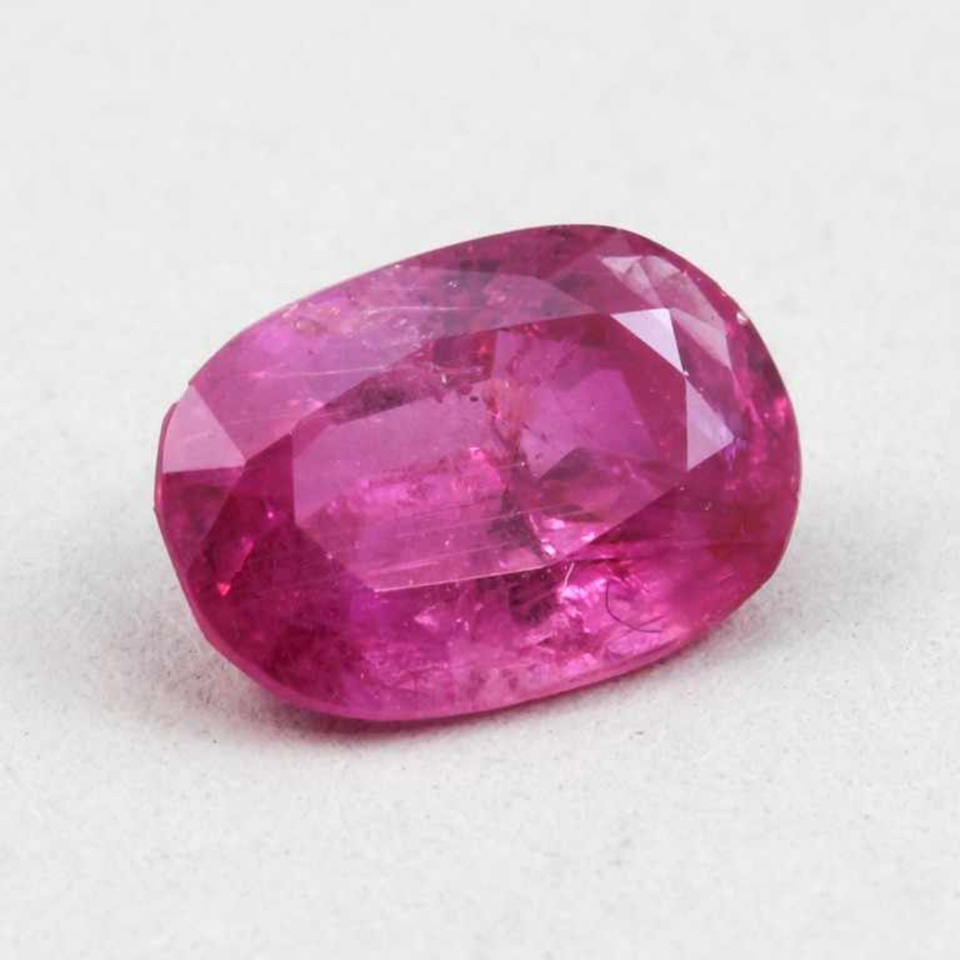 Pink-roter Rubin, 1,642 ct.