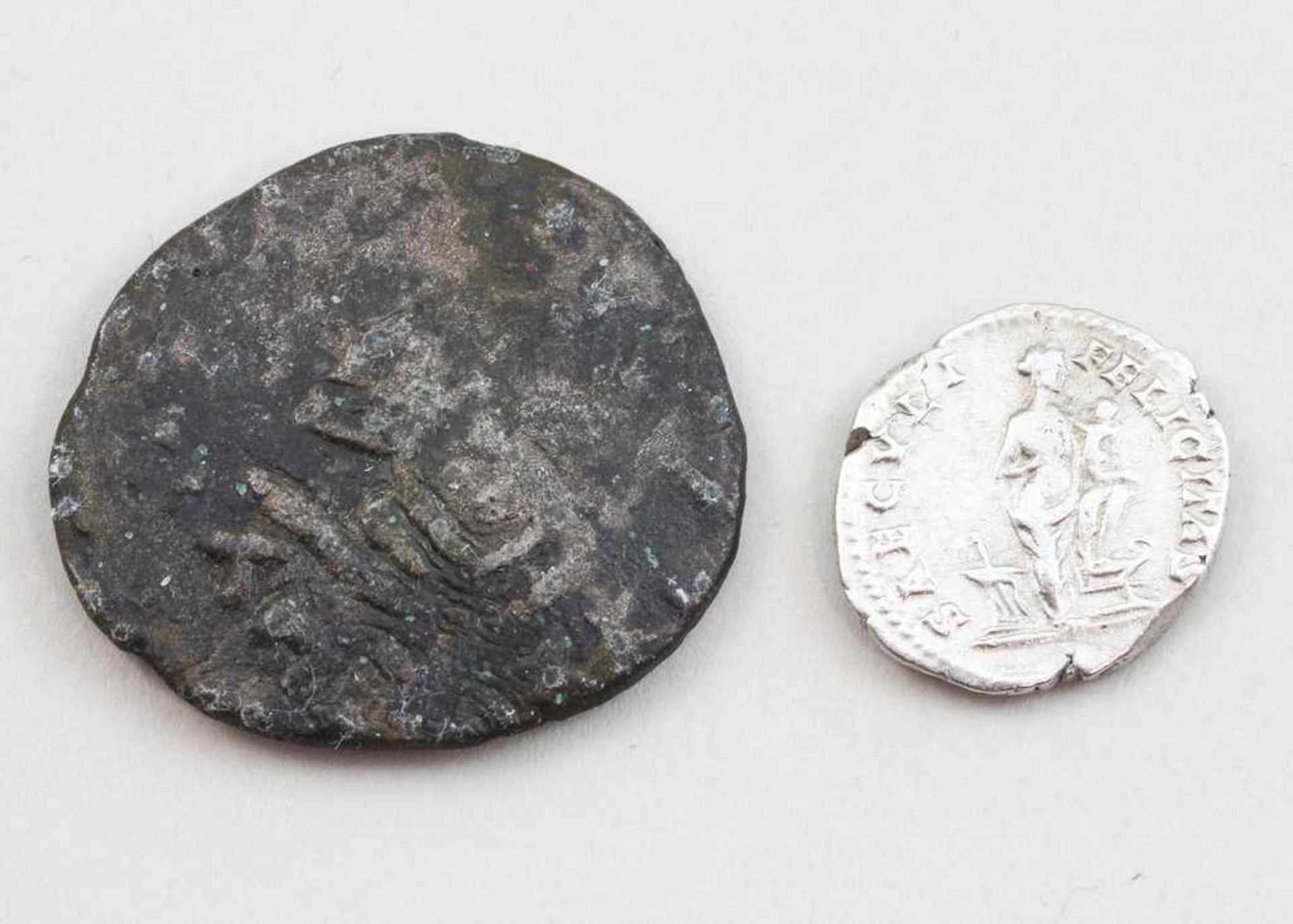 Zwei römische Münzen:<b - Bild 2 aus 2