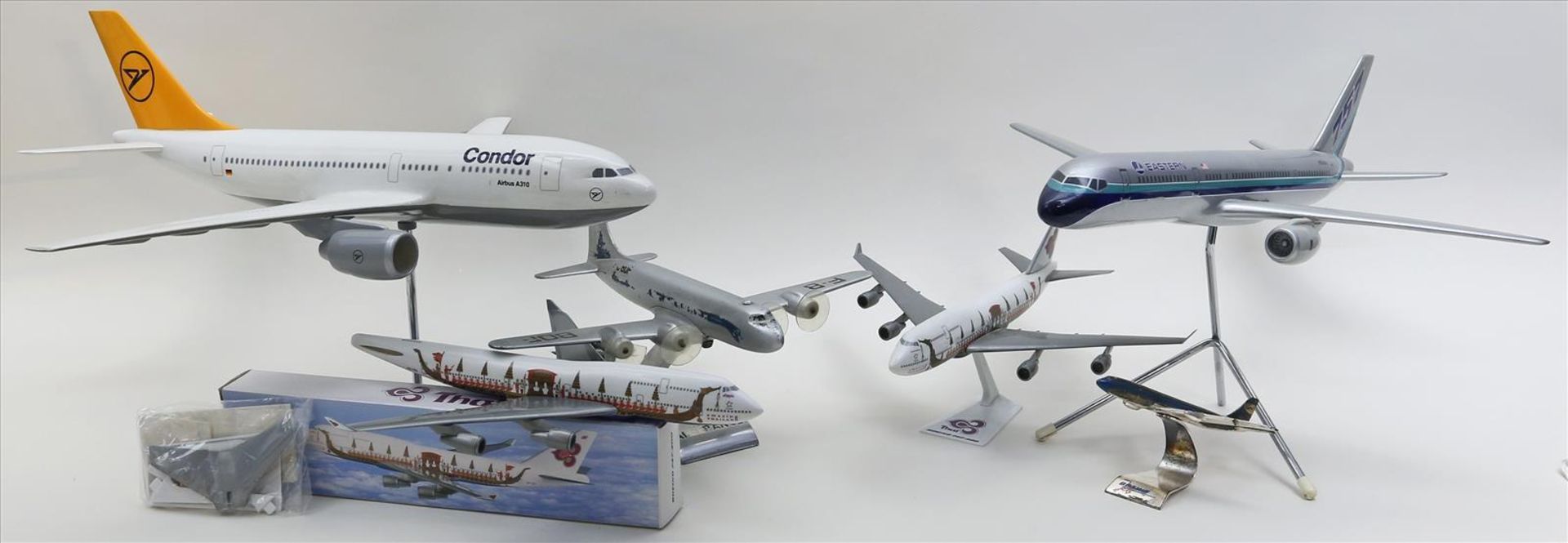 6 Flugzeugmodelle.