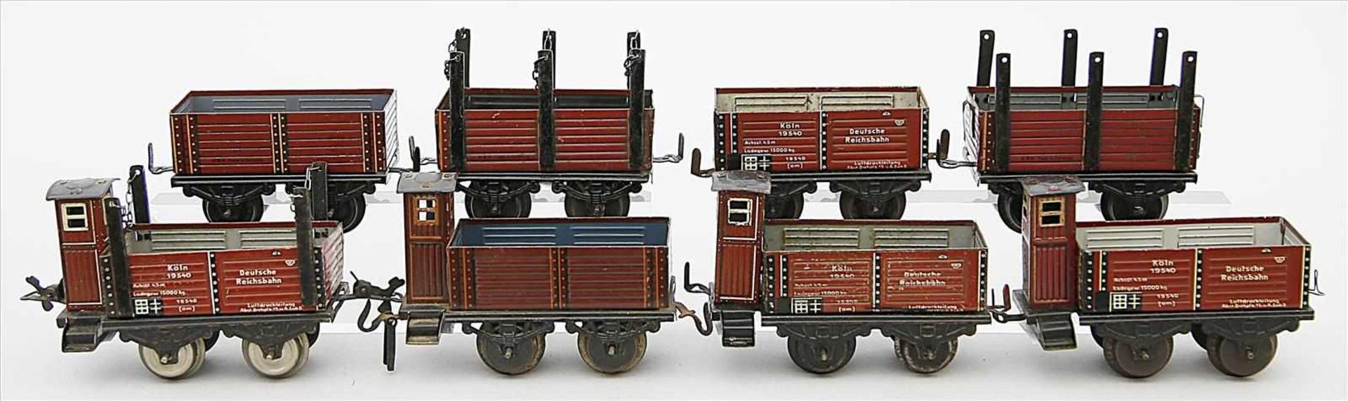 8 offene Güterwagen, 4x mit Bremserhaus, Karl Bub Spur 0.<