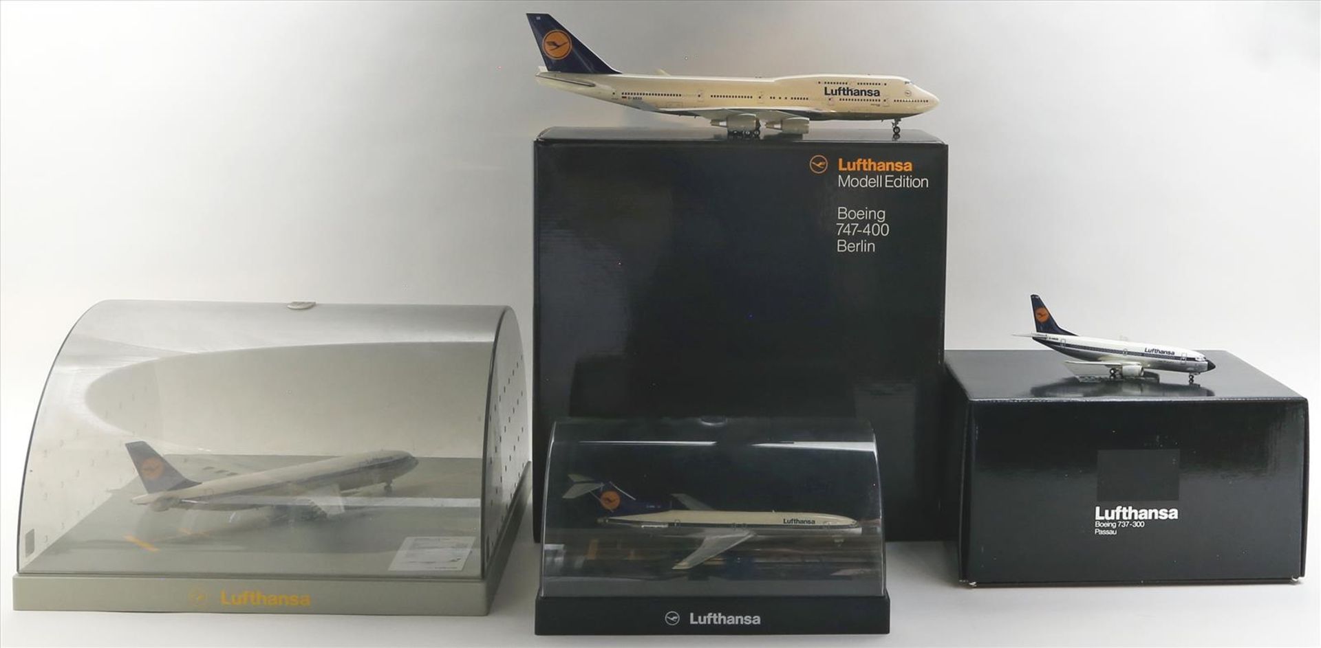 4 Flugzeugmodelle "Lufthansa".