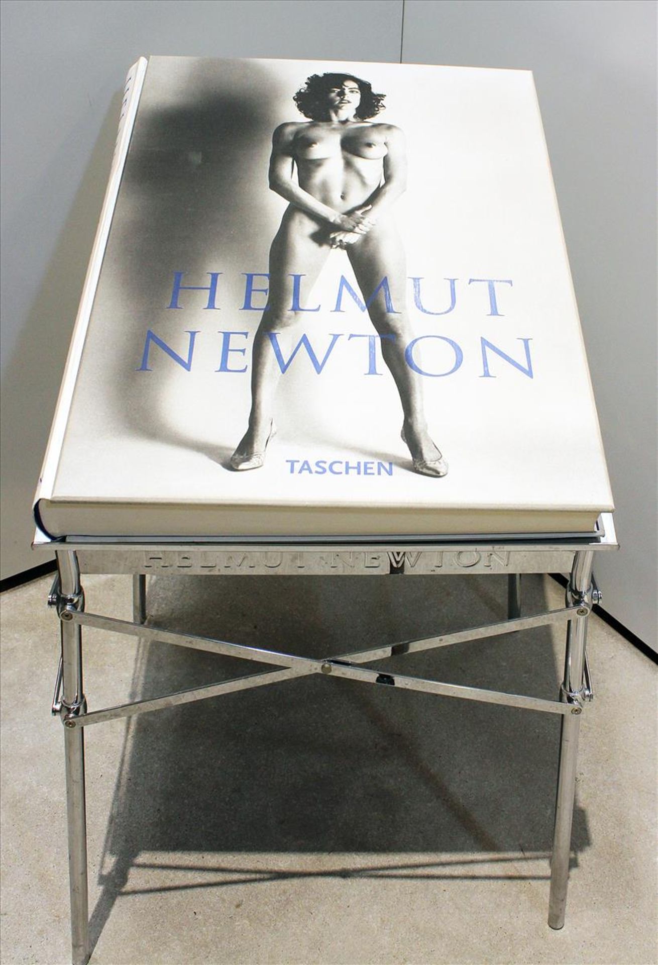 Newton, Helmut (1920 Berlin - Los Angeles 2004) - Bild 2 aus 2