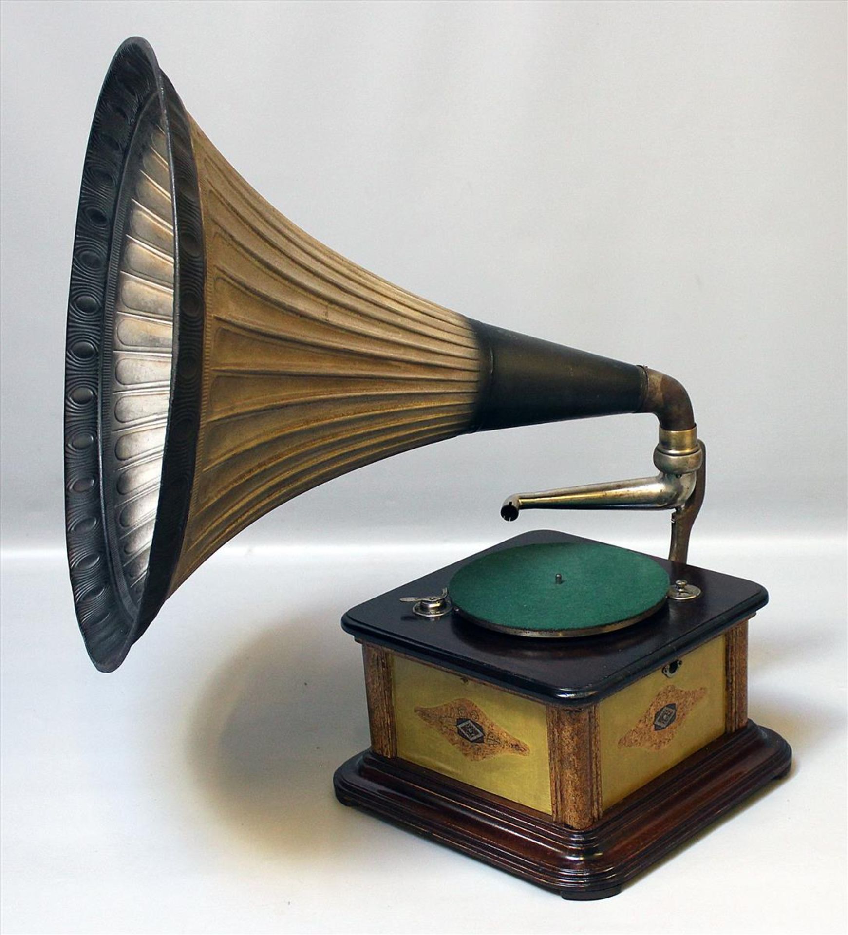 Trichtergrammophon "Parlophon".