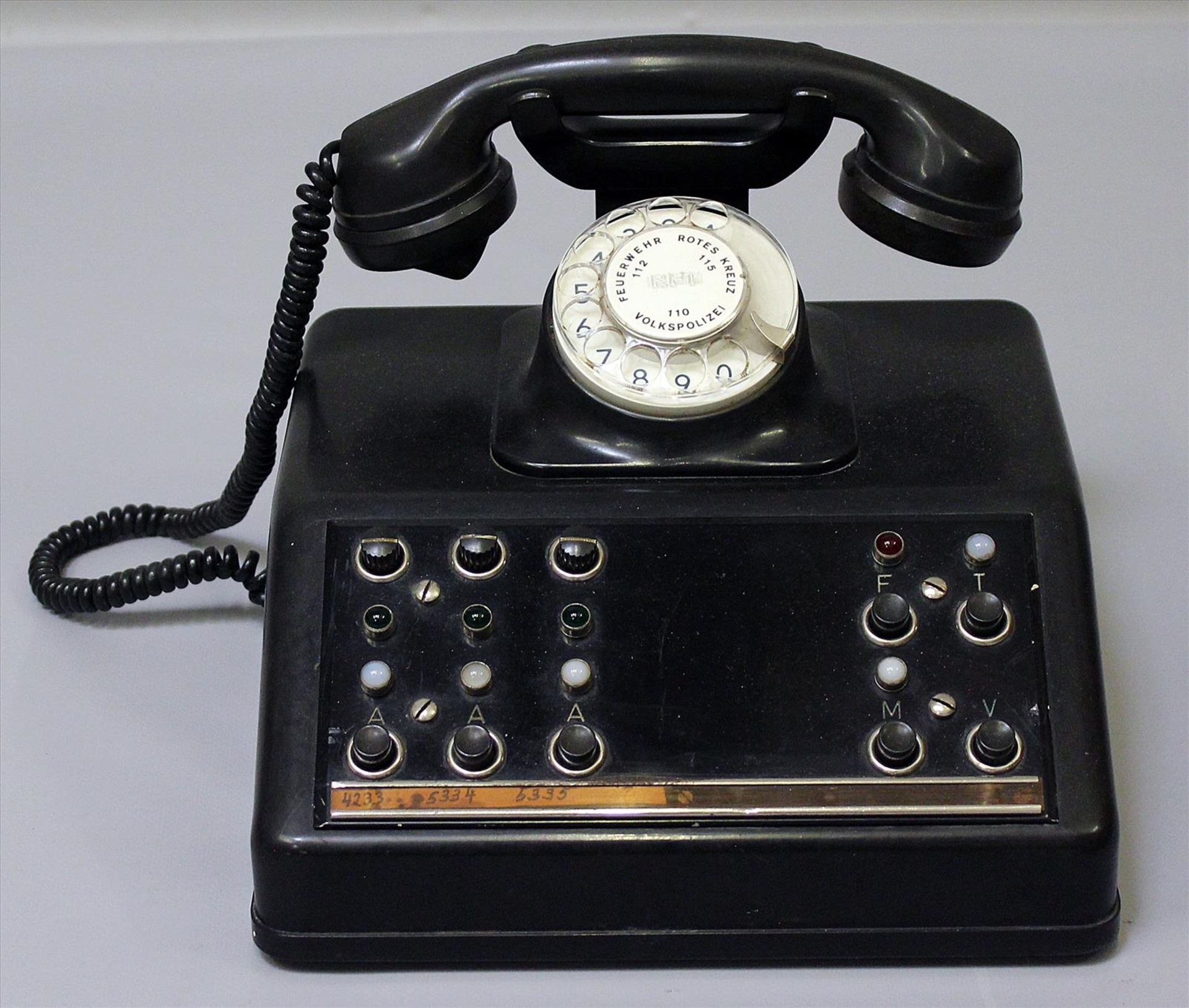 Historisches Wählscheibentelefon.