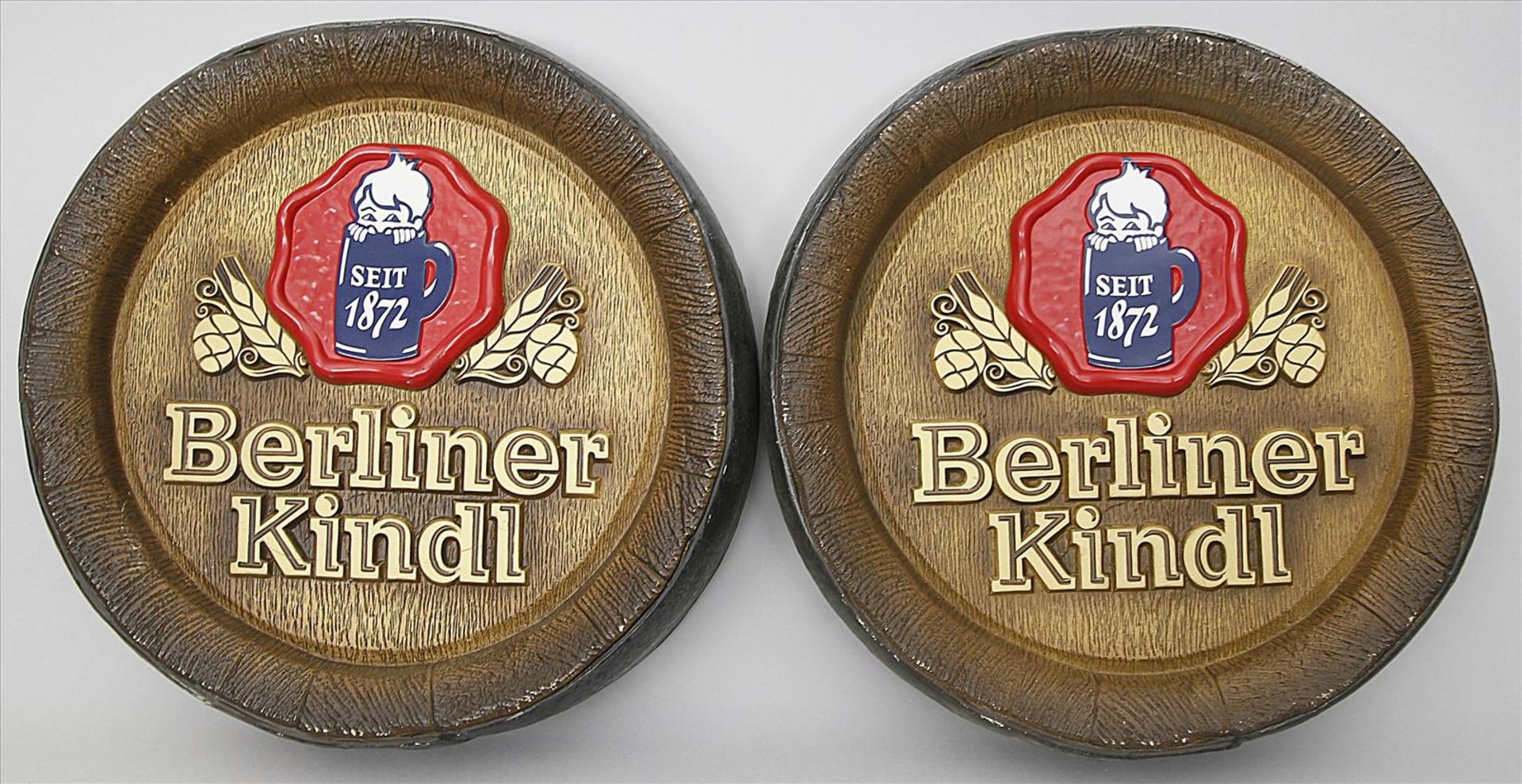 2 Wanddekorationen "Berliner Kindl".