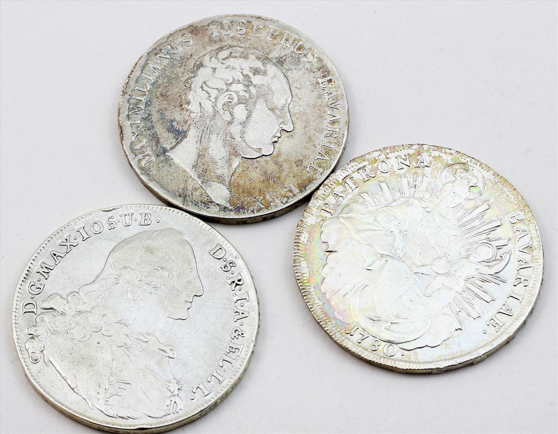 Bayern, verschiedene Regenten, drei Silbermünzen:Madonnentaler von 1760 und 1780 sowie Kronentaler