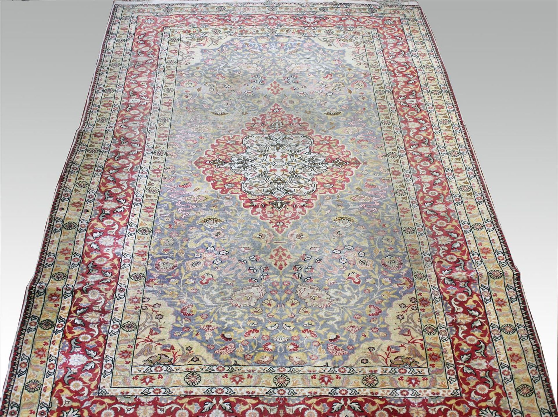 Antiker Keschan (um 1900), ca. 295x 202 cm.Altersbedingter Florverlust, Gebrauchsspuren.