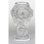 Vase, Lalique.Farbloses, matt geätztes Glas. Umlaufend reliefierter Reigen weiblicher Akte. Unter